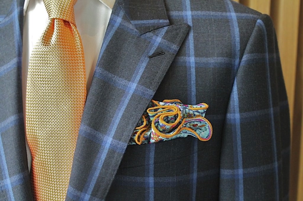 The Round Pocket Square — What every man should own – Garrison Bespoke