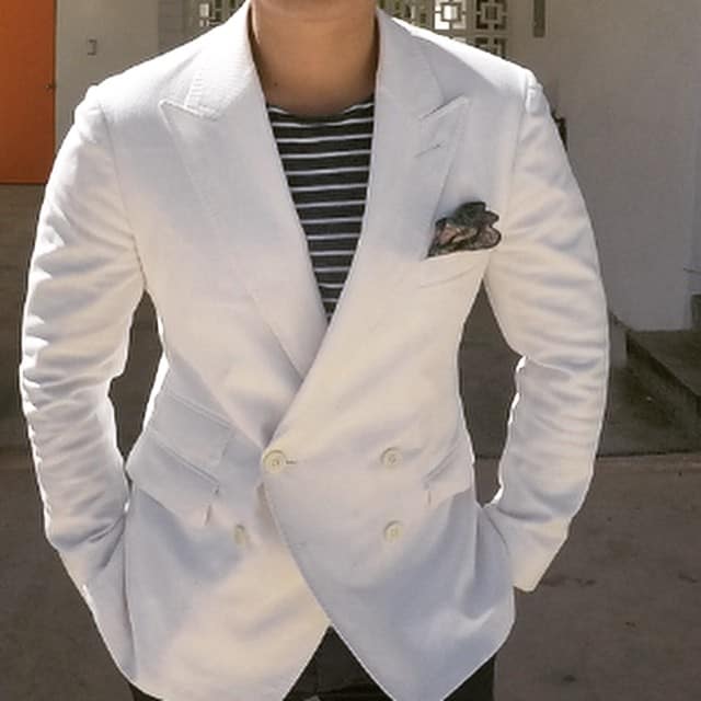 Casual Sundays. White Seersucker Double Breasted 4 x 2.5 unlined Shirt Blazer.