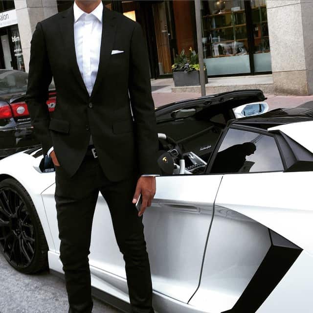 ⚫️+⚪️ . Bespoke sweaterjacket for S. M. In silk Hopsack with wax SLP jeans. @Lamborghini @andreap4 on the styling.
